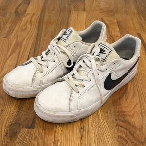 Nike Men's White and Black Sneakers